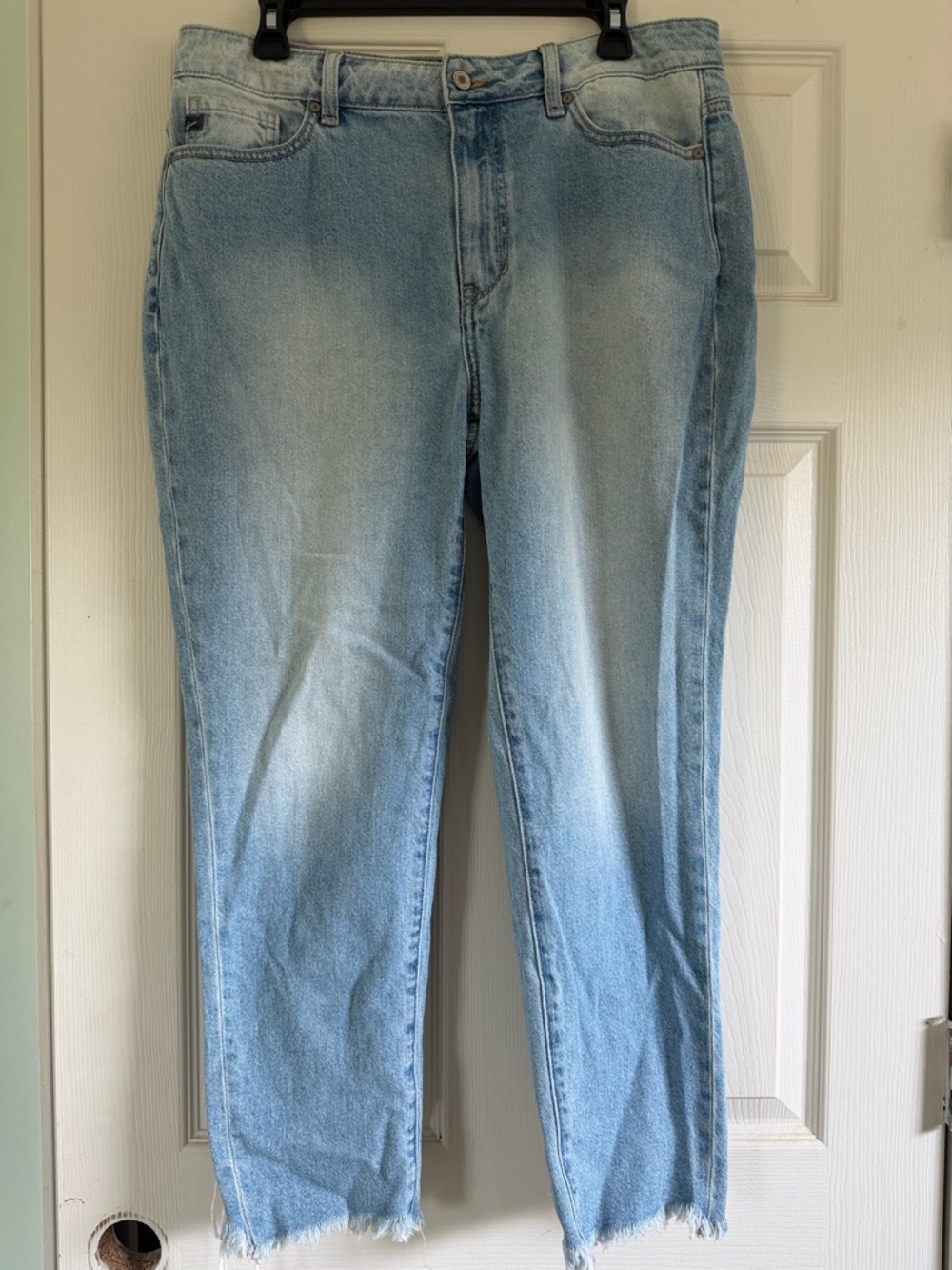 KanCan Light Blue Cropped Straight Jeans